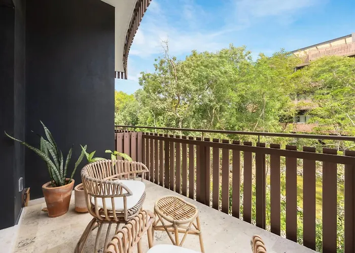 Luxury Steps From The Sea *