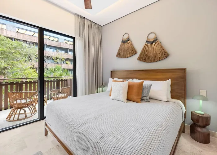 Apartment Luxury Steps From The Sea