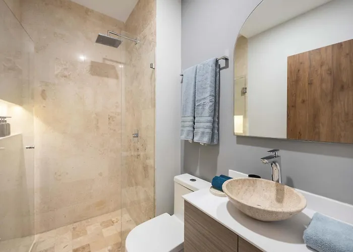 Apartment Luxury Steps From The Sea *