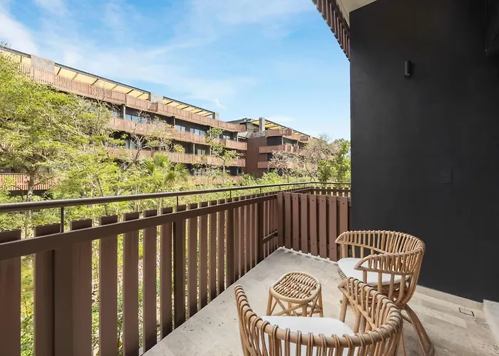 Apartment Luxury Steps From The Sea